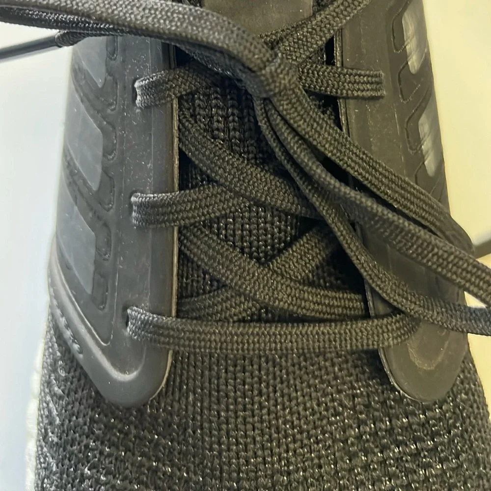 Adidas Men’s Athletic Shoes with Breathable Mesh Beautiful Condition Size 10
